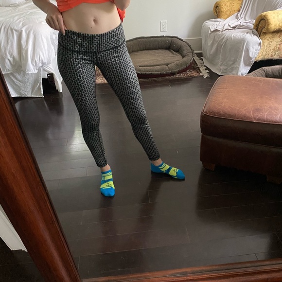 Lululemon White and Black Leggings Size: 4 - Picture 5 of 6